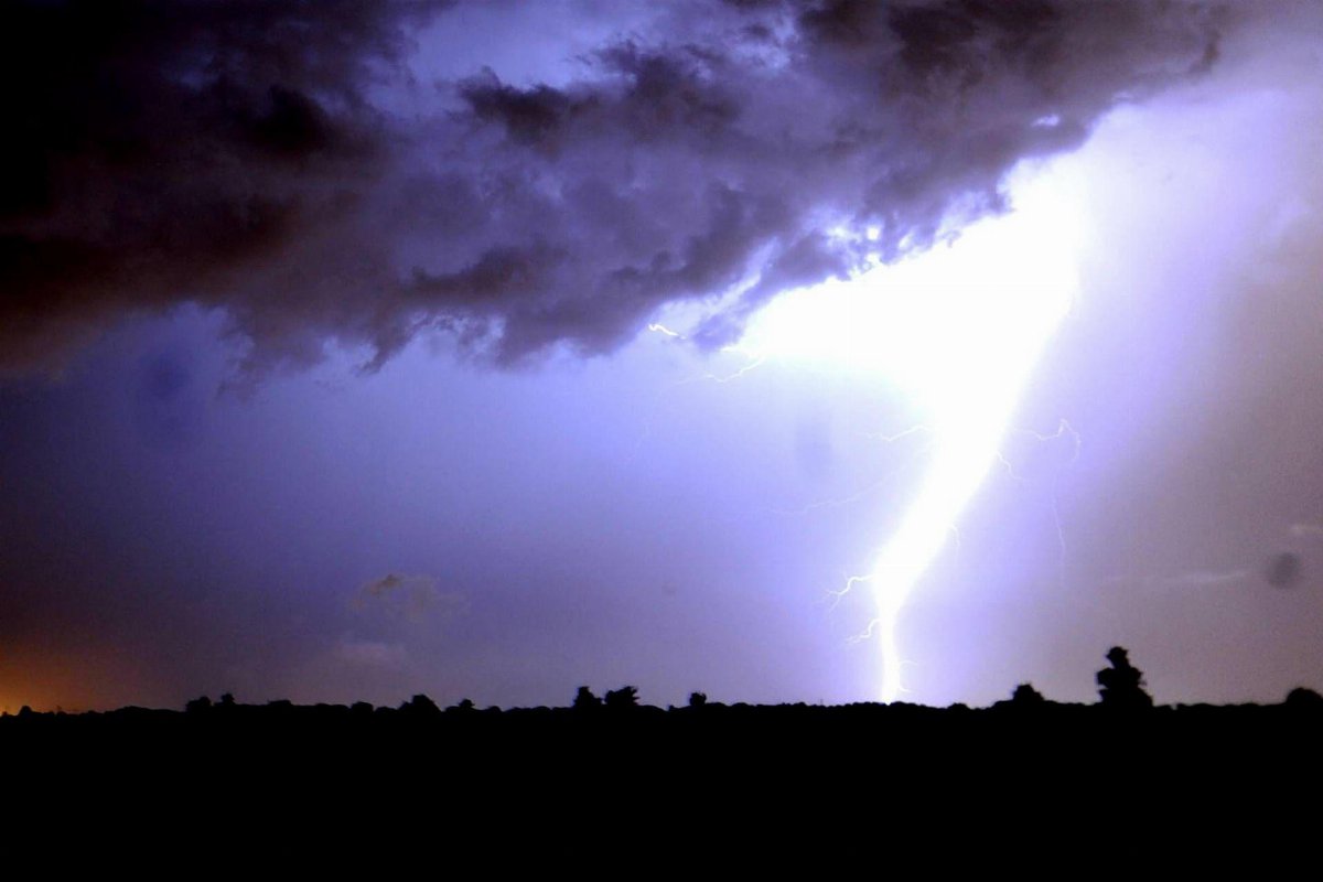 Ciclone verso il Sud: ancora piogge e temporali, poi una breve tregua nel weekend