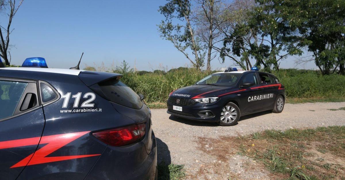 carabinieri fuori carabinieri fuori
