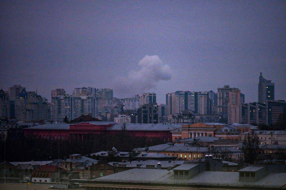 Kiev colpita da nuovi raid russi: sei vittime mentre emergono dettagli sul piano Usa per la pace