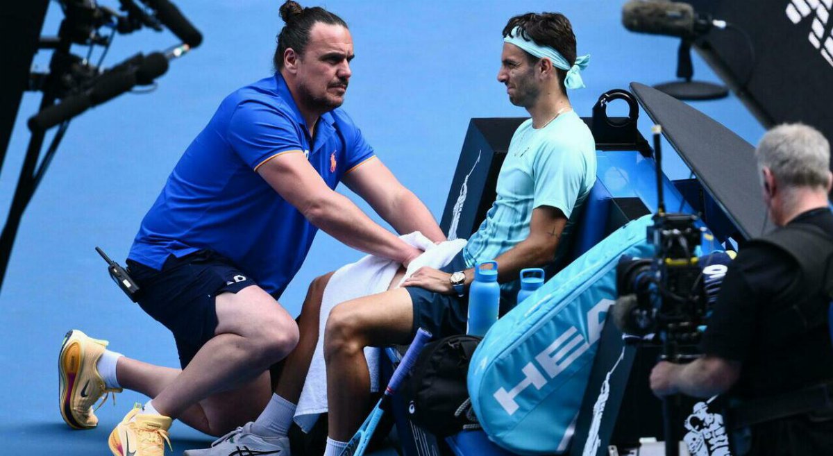 Musetti si ritira ai quarti degli Australian Open: infortunio alla gamba mentre era avanti su Djokovic