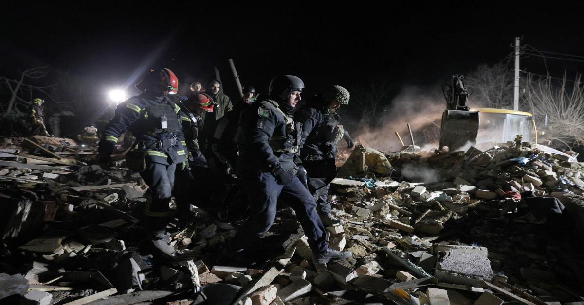 Ucraina, notte di raid russi: almeno 3 morti. Abbattuto un caccia di Mosca