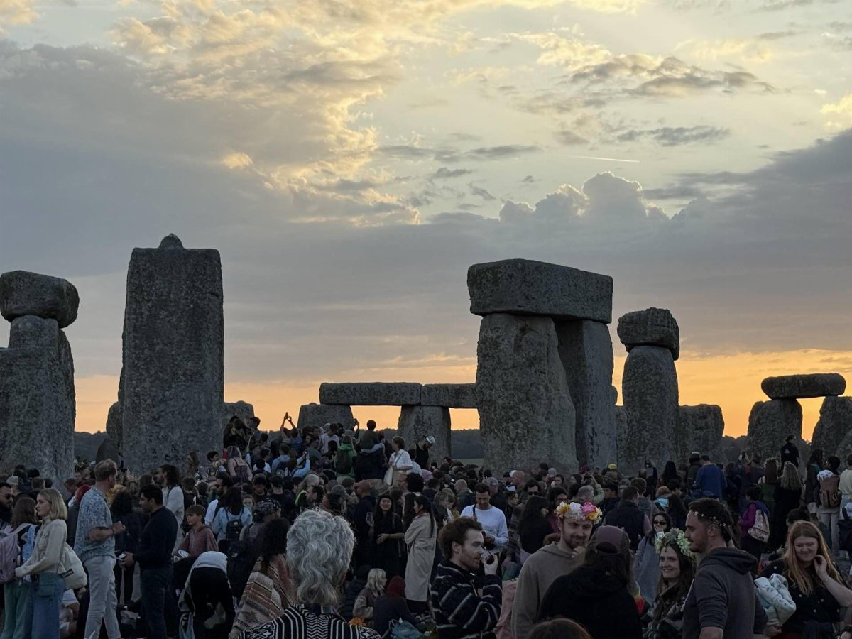 Stonehenge, nuove prove: i grandi fossati circolari sarebbero un Stonehenge, nuove prove: i grandi fossati circolari sarebbero un