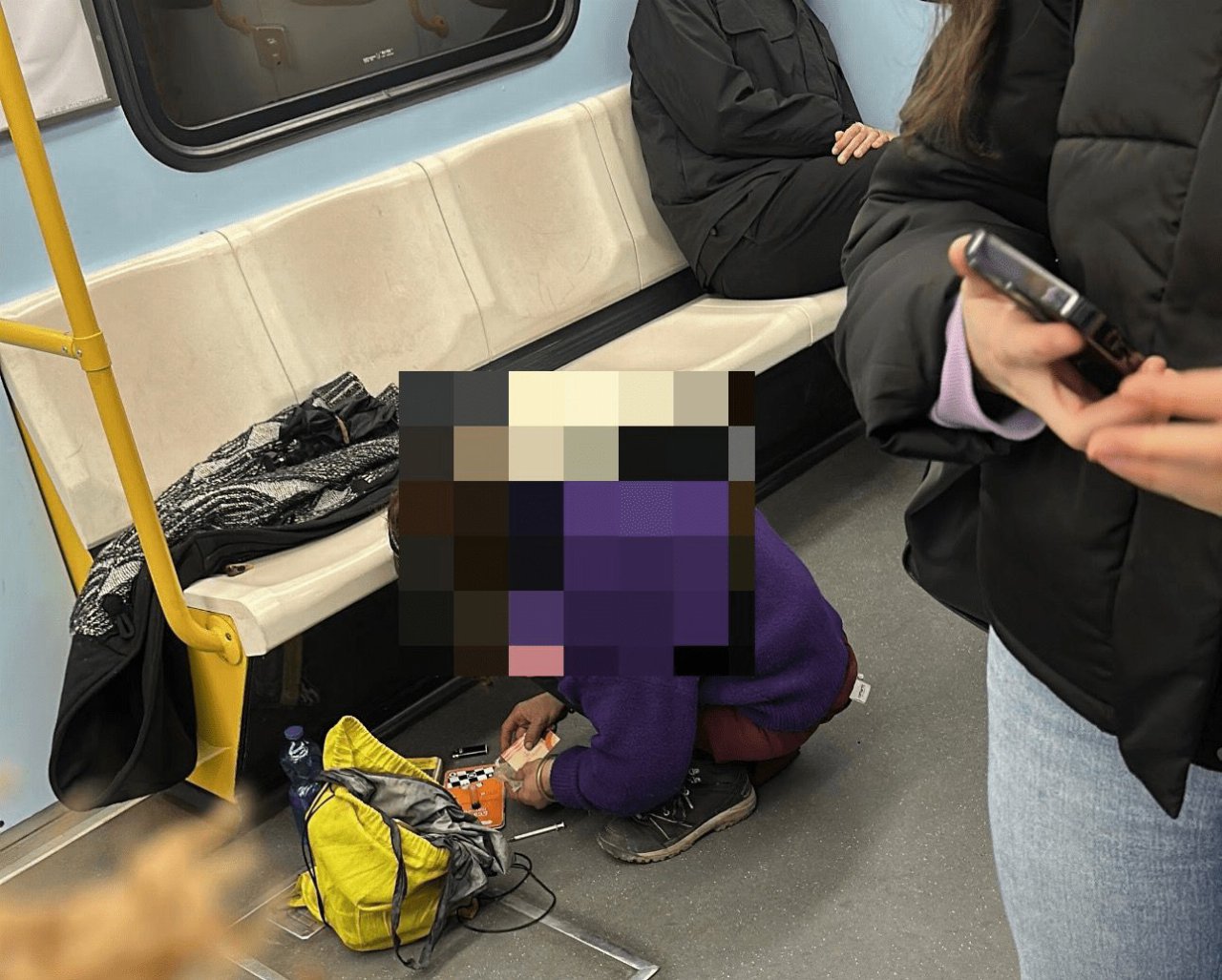 Choc sulla metro di Milano: si inietta droga in vagone davanti ai passeggeri, presente una bambina