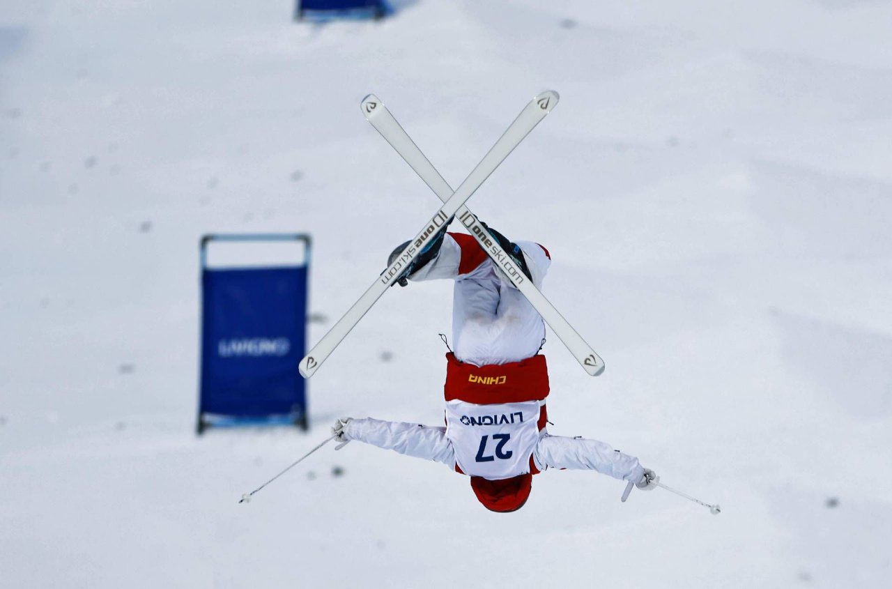 Sci freestyle a Milano Cortina 2026: big air, moguls e aerials infiammano Livigno