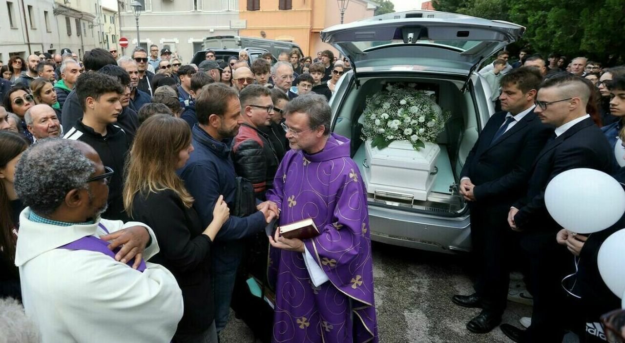 Leonardo morto a Senigallia, riaperta indagine su bullismo e audio WhatsApp