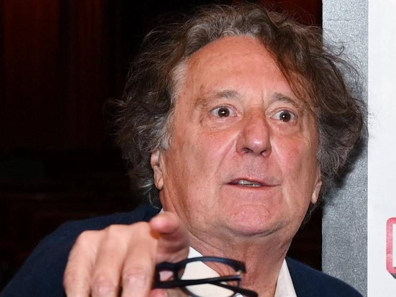 Enzo Iacchetti diffida Meta per post falsi e offensivi su Facebook