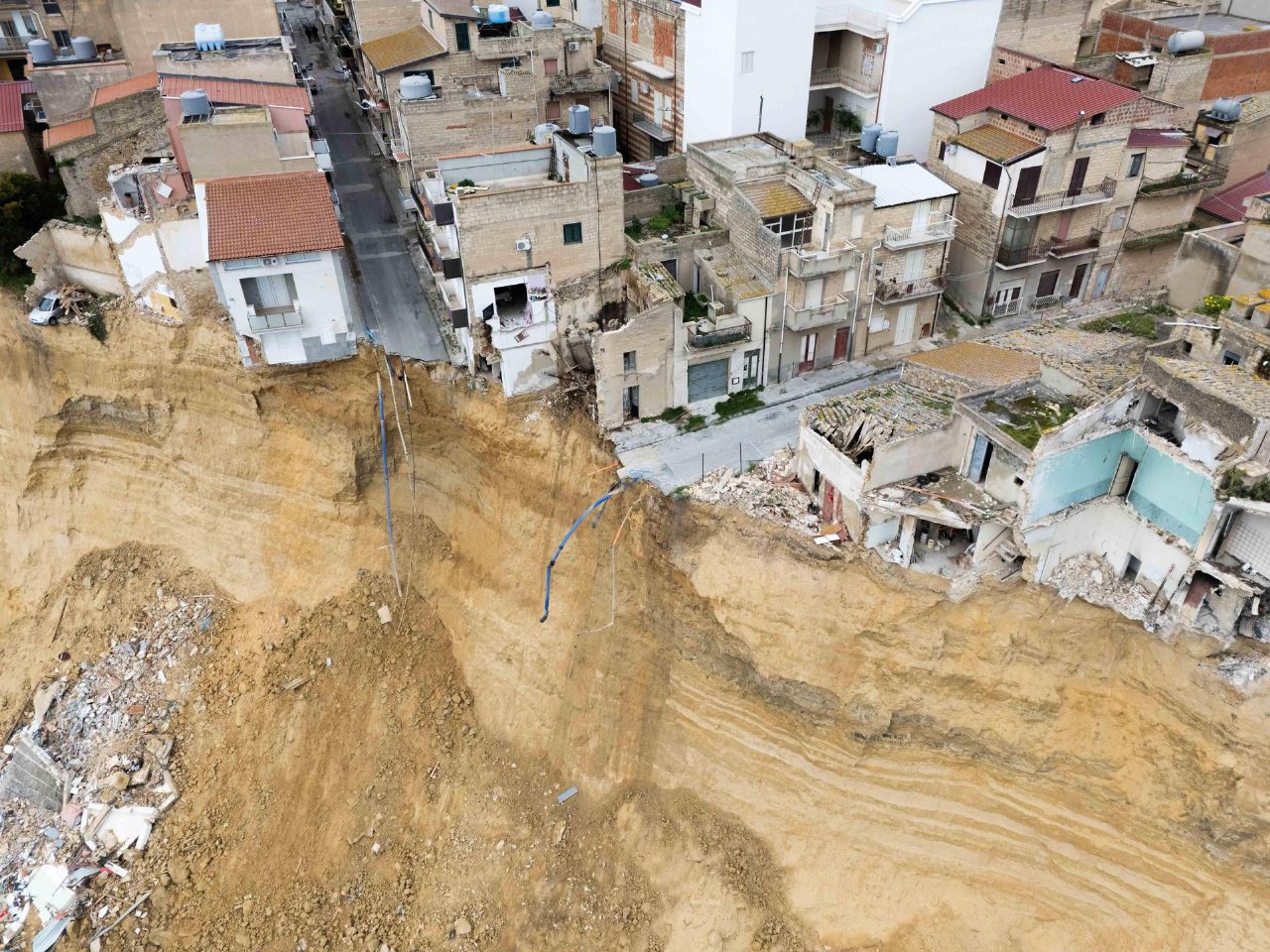 Niscemi, rimborsi fino a 900 euro per le famiglie sfollate dopo la frana