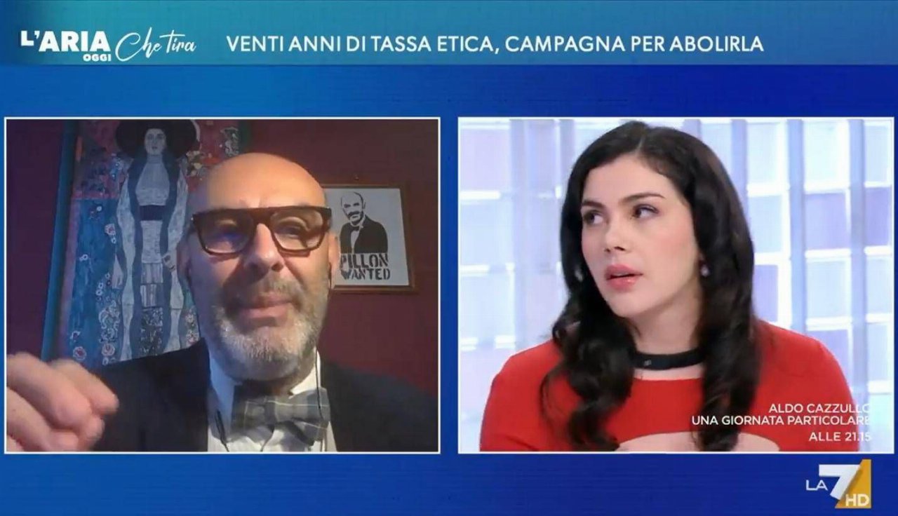 Scontro in tv sul porno, botta e risposta tra Pillon e Valentina Nappi