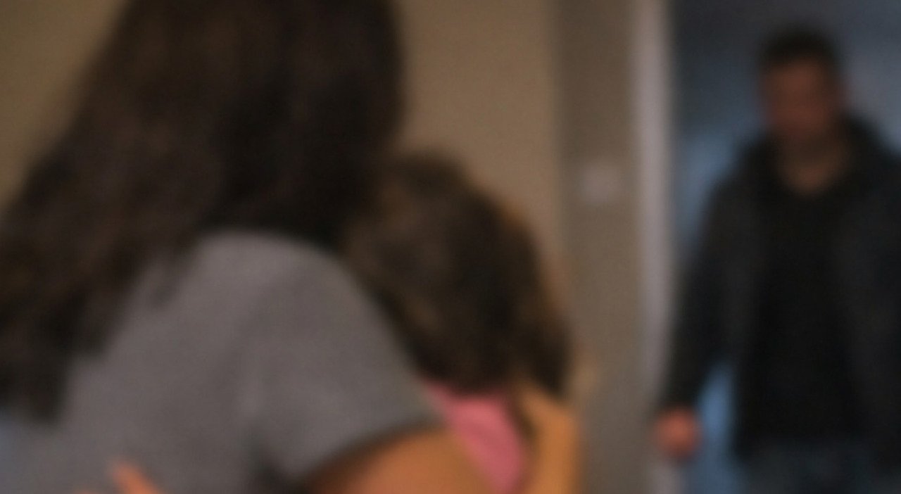 Benevento, picchia e perseguita l