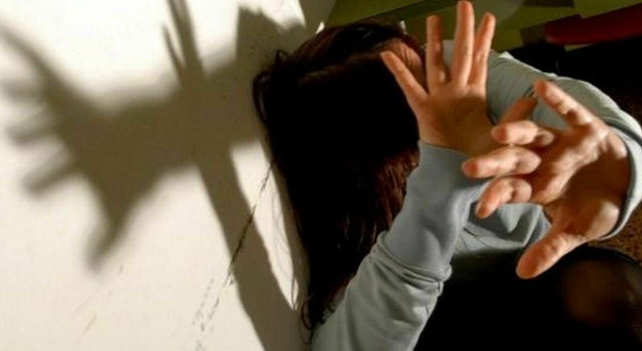 Ragazza di 15 anni fugge di casa nel vercellese e denuncia padre, fratello e matrigna