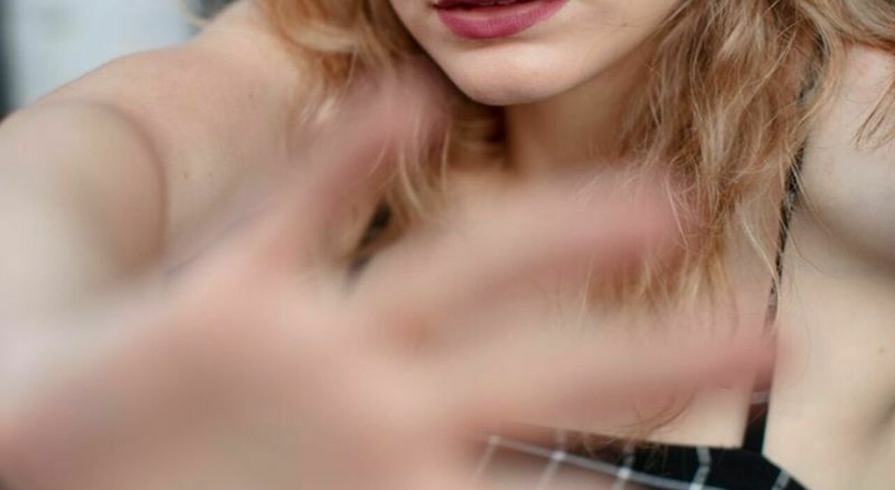 Minacce alla ex e foto con pistola, divieto di avvicinamento nel Veneziano Minacce alla ex e foto con pistola, divieto di avvicinamento nel Veneziano