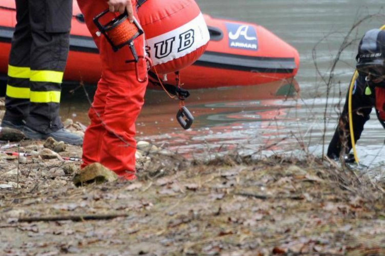 Mareggiata alla foce del Tevere, evacuate 50 persone a Fiumicino Mareggiata alla foce del Tevere, evacuate 50 persone a Fiumicino