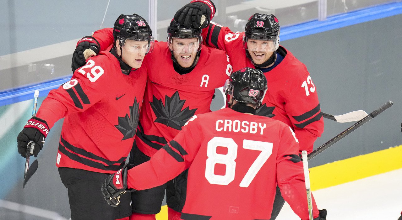Olimpiadi 2026, il Canada hockey lascia il villaggio olimpico per un hotel di lusso Olimpiadi 2026, il Canada hockey lascia il villaggio olimpico per un hotel di lusso