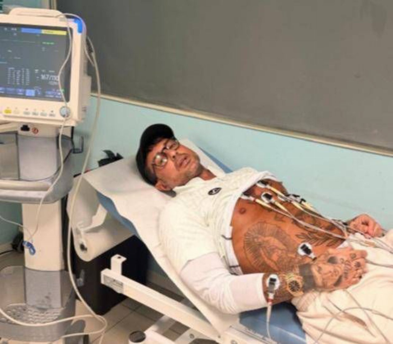 Corona in ospedale, foto su X e pressione alta preoccupano i follower Corona in ospedale, foto su X e pressione alta preoccupano i follower