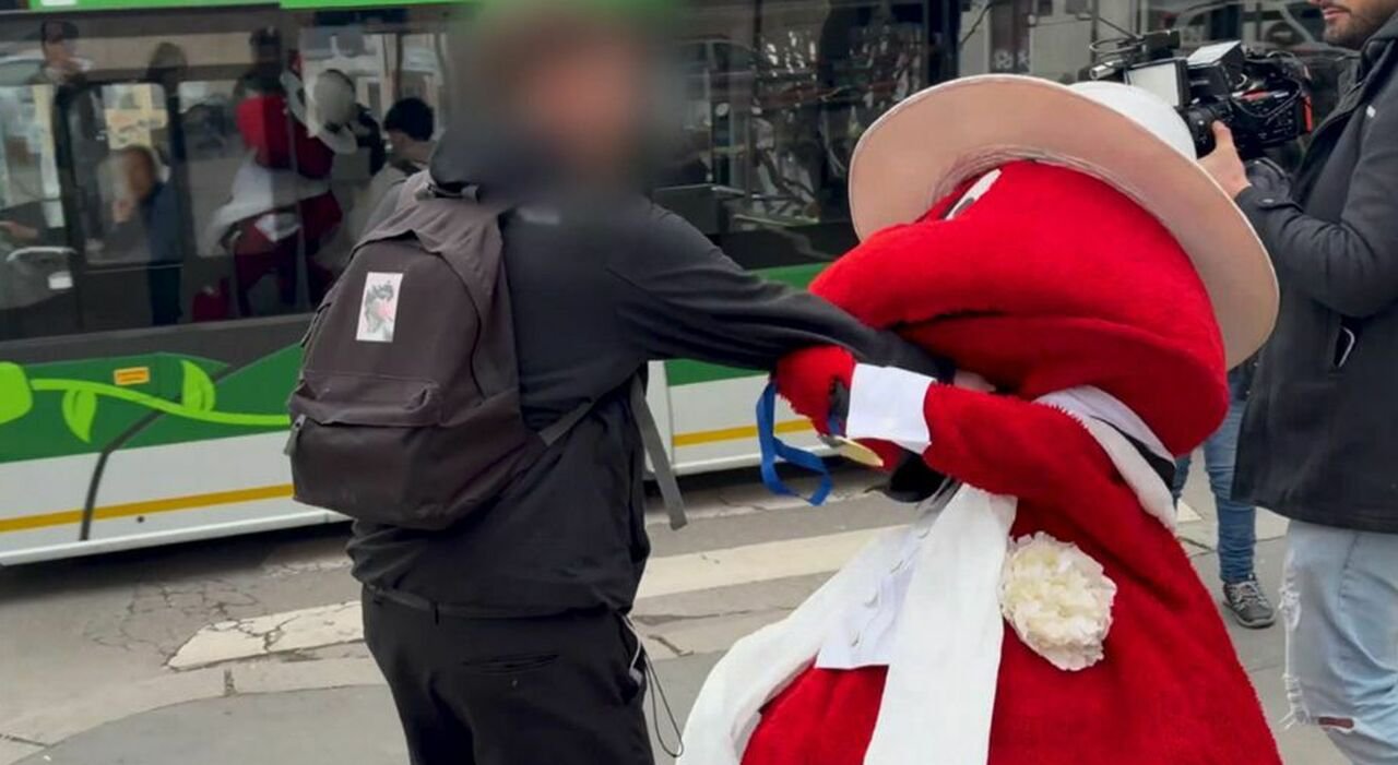 Gabibbo aggredito a Milano dopo un richiamo in metro: può capitare anche a uno come me Gabibbo aggredito a Milano dopo un richiamo in metro: può capitare anche a uno come me