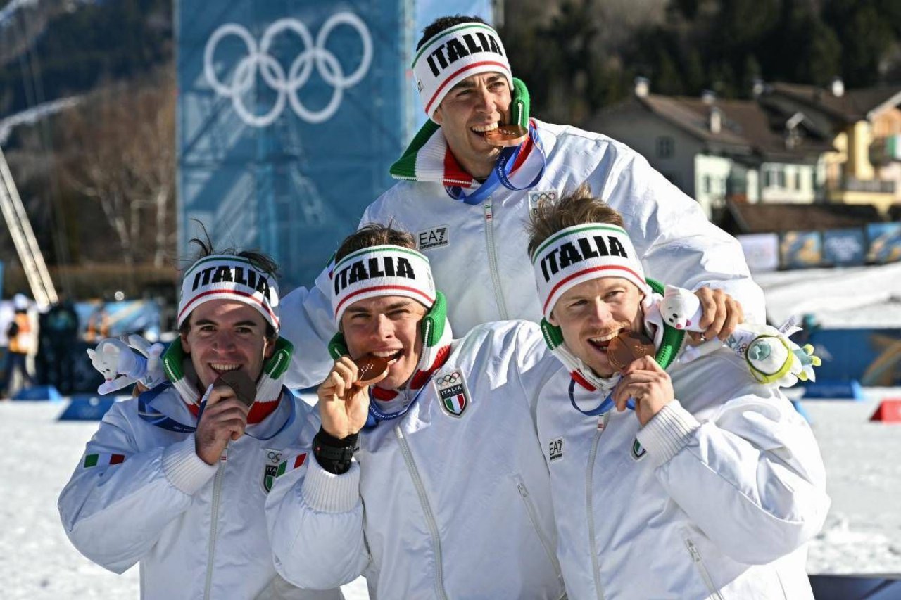 Italia bronzo nella staffetta maschile di sci di fondo a Milano-Cortina