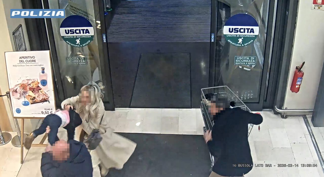 Bambina ferita in supermercato a Bergamo, arrestato aggressore Bambina ferita in supermercato a Bergamo, arrestato aggressore