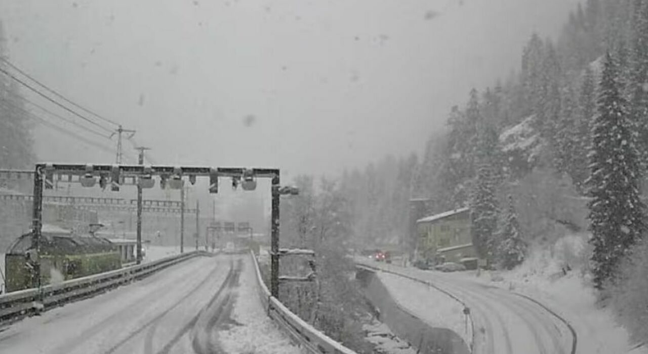 Treno deraglia in Svizzera dopo una valanga, feriti tra i passeggeri Treno deraglia in Svizzera dopo una valanga, feriti tra i passeggeri