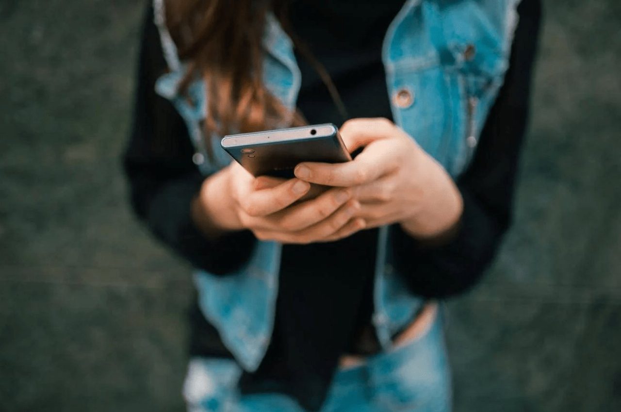 Più social meno relazioni, lo studio Usa sulla solitudine tra universitari