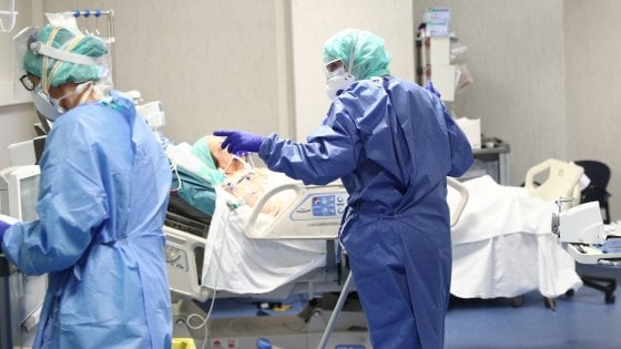 I Medici di Napoli: Agire o sfileranno bare I Medici di Napoli: Agire o sfileranno bare