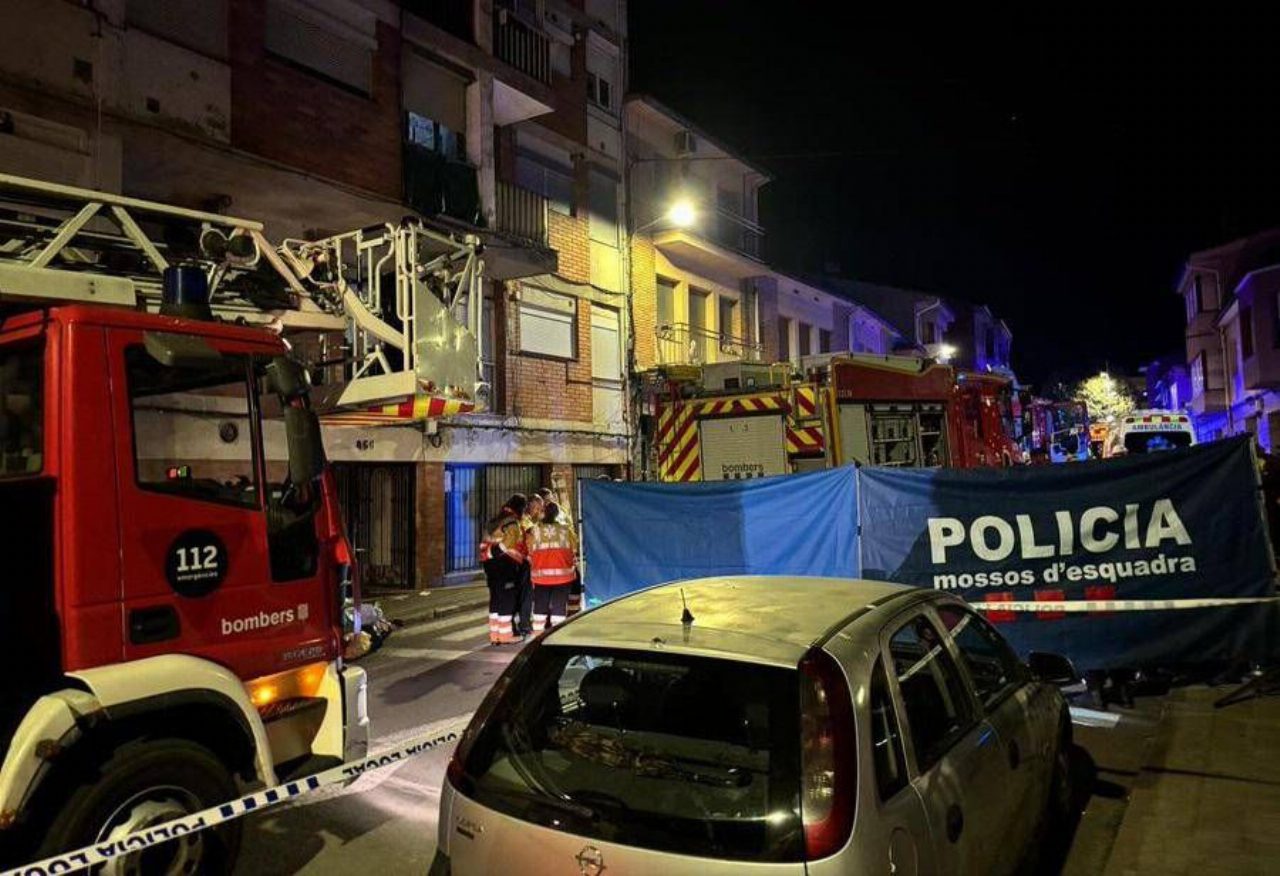 Incendio a Manlleu, cinque adolescenti morti in un palazzo Incendio a Manlleu, cinque adolescenti morti in un palazzo