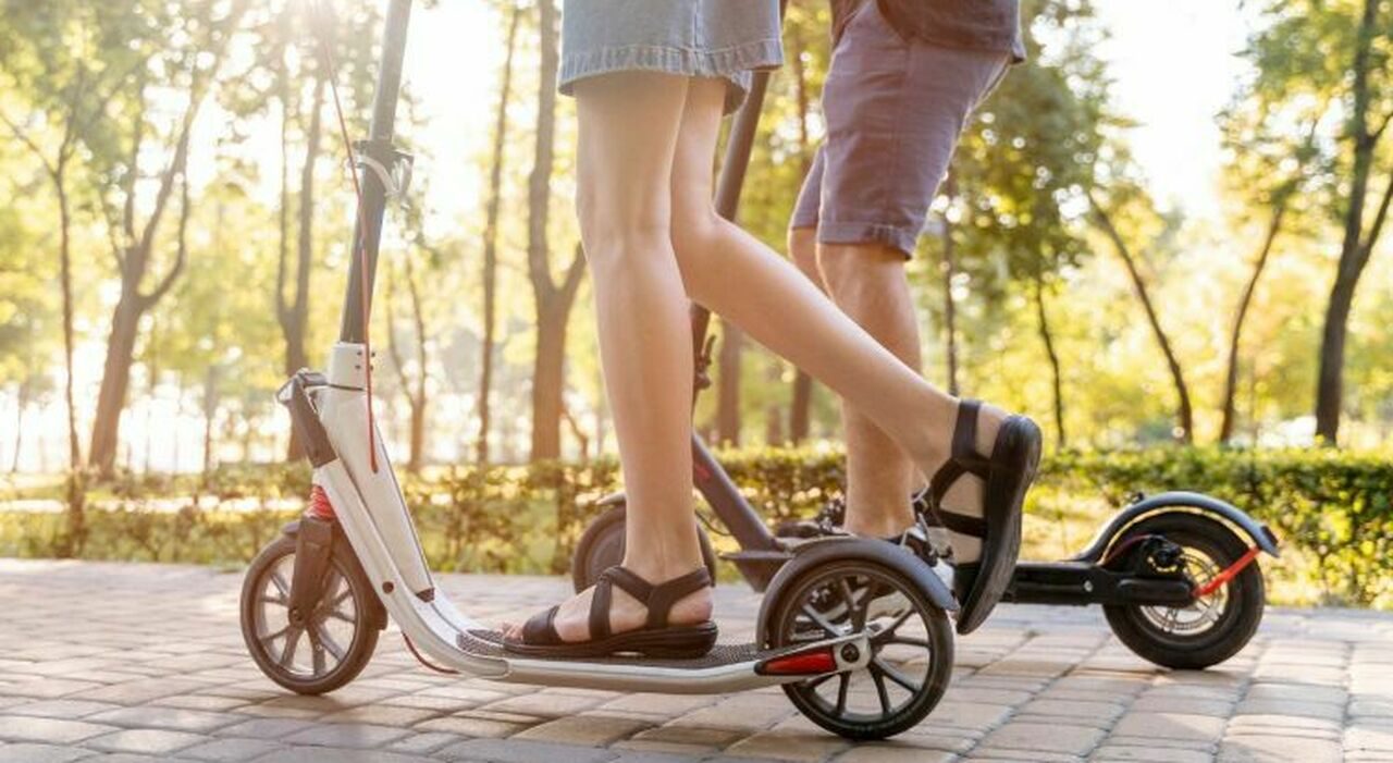 Bari, automobilista aggredisce ragazza in monopattino con un martello