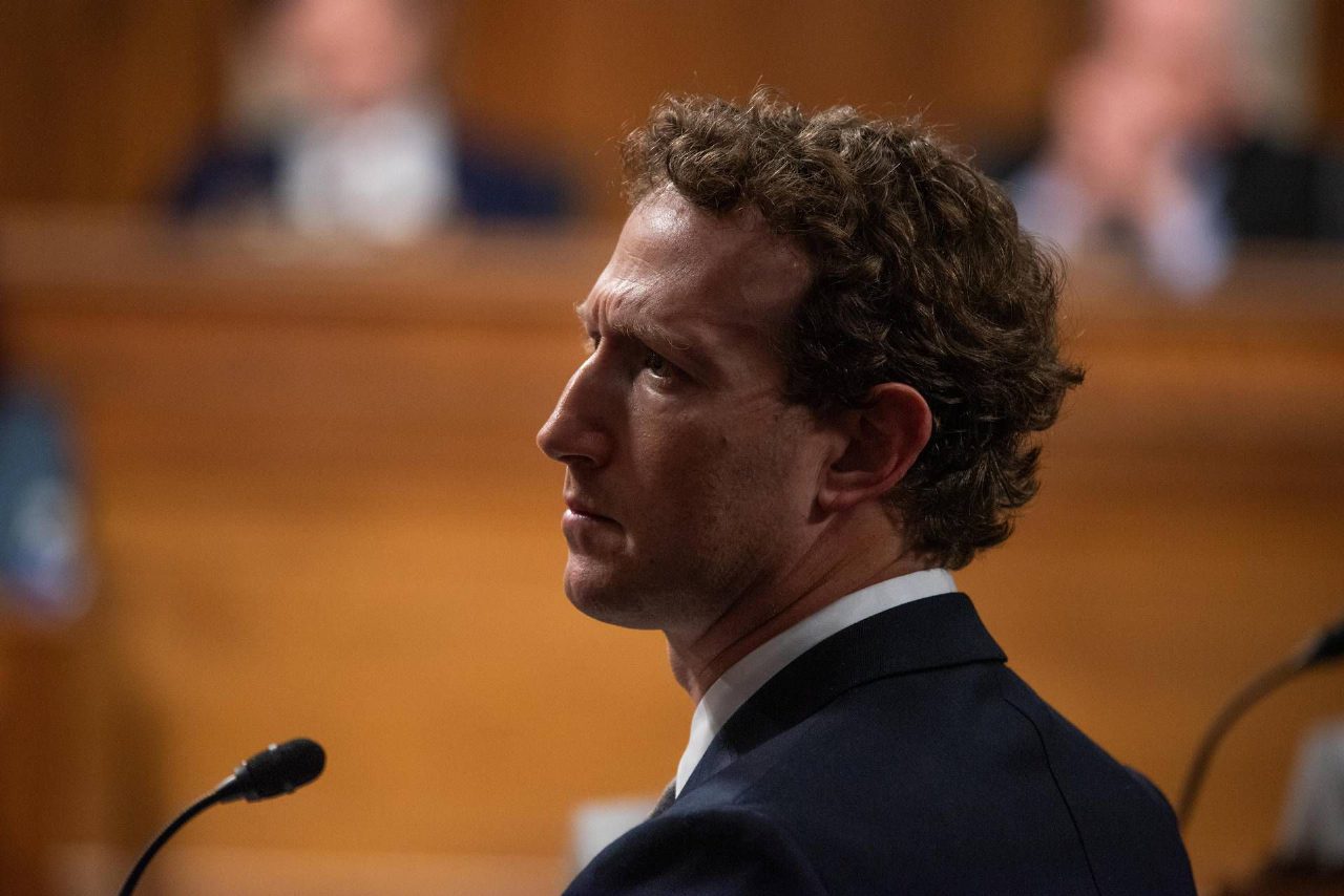 Zuckerberg in tribunale a Los Angeles per il caso sulla dipendenza da social nei giovani