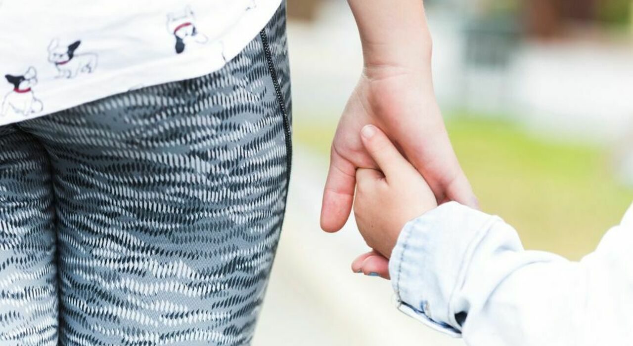 Tentato rapimento a Scandicci, madre reagisce e mette in fuga l