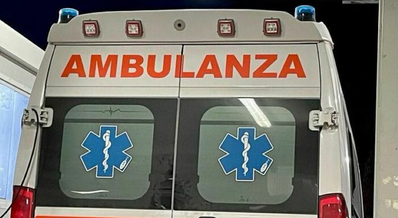 Sarzana, raffica di vento spinge una transenna su studenti davanti alla scuola