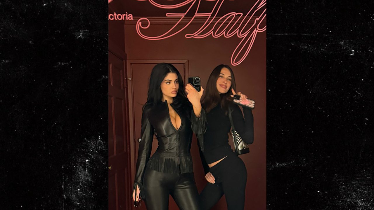 Kylie Jenner accende la festa per il debutto del podcast The Better Half
