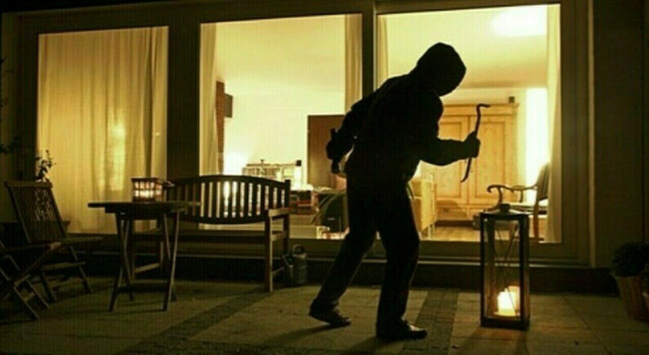 Rapina in villa a Urgnano, famiglia sequestrata e cassaforte svuotata Rapina in villa a Urgnano, famiglia sequestrata e cassaforte svuotata