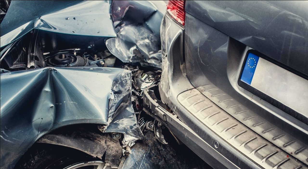 Auto fuori strada a Morciano di Romagna, morto un 19enne ferita grave una 16enne