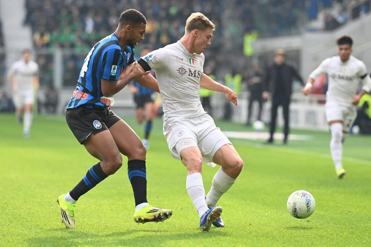 Rigore tolto dal Var in Atalanta Napoli, proteste per il contatto Hojlund Hien