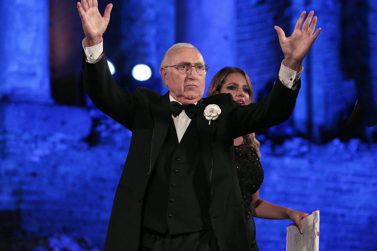 Sanremo 2026, omaggio a Pippo Baudo in apertura del Festival