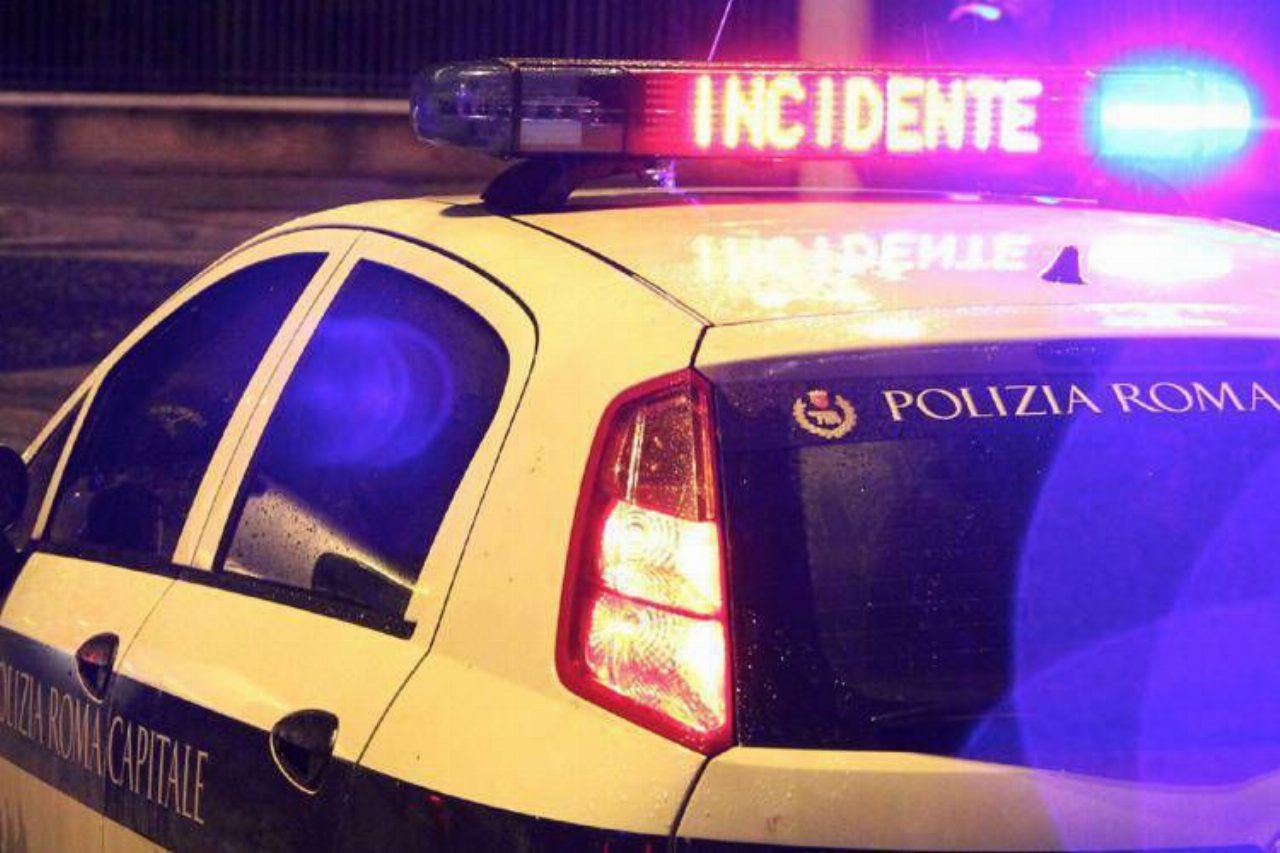 Pedone travolto a Roma, morto 59enne: giovane alla guida si presenta ai vigili
