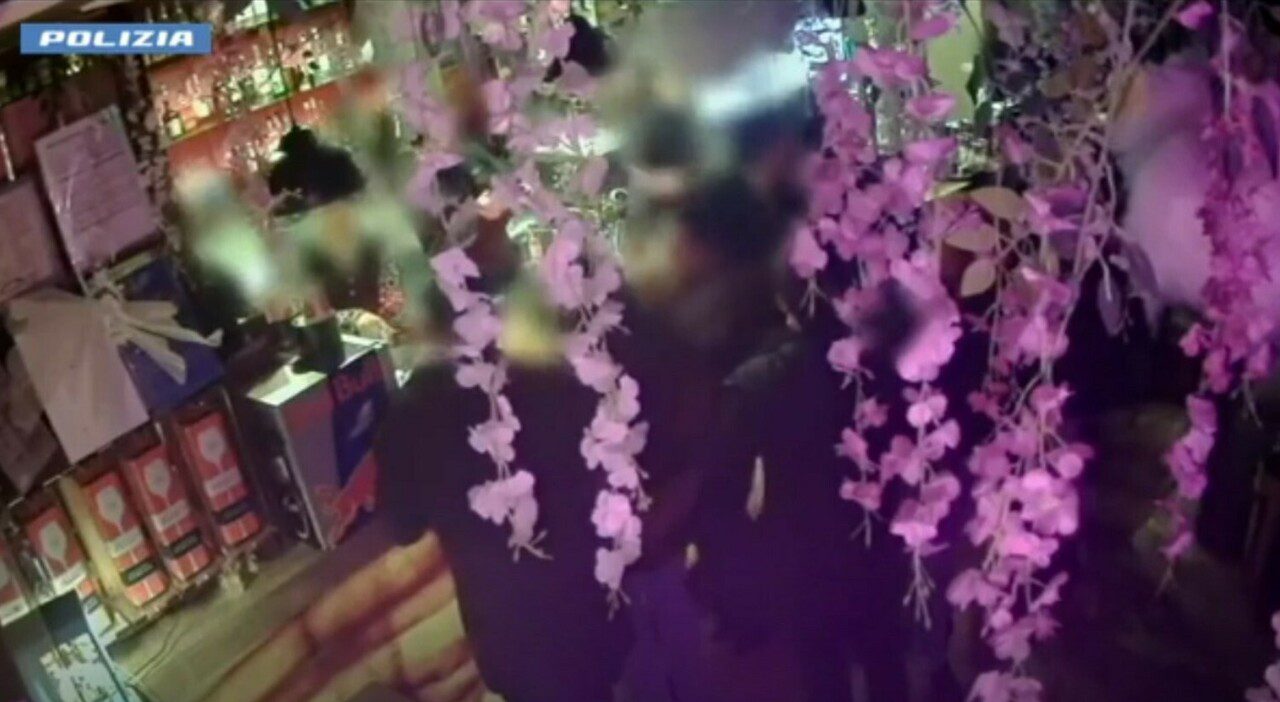 Venezia, accoltellato al collo durante una lite al bar due arresti per tentato omicidio Venezia, accoltellato al collo durante una lite al bar due arresti per tentato omicidio