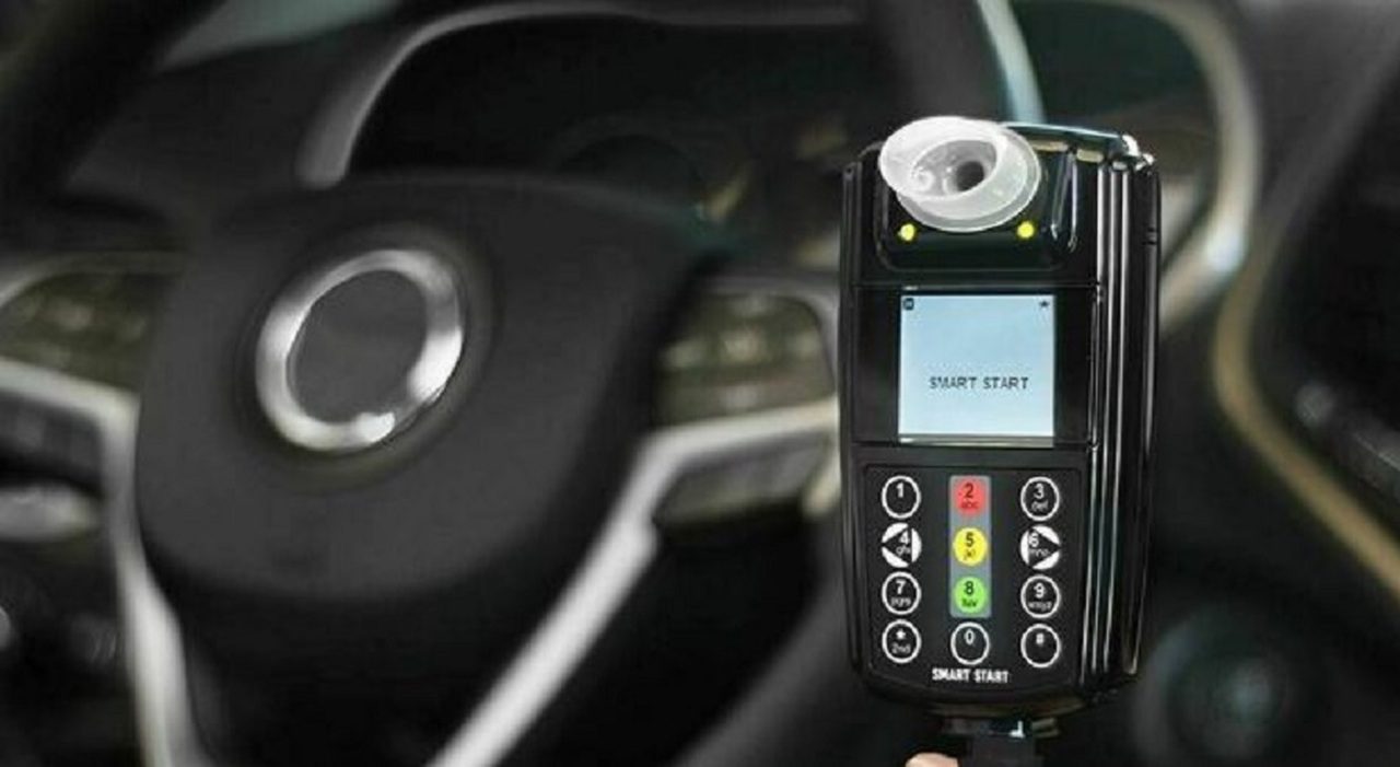 Chi deve installare Alcolock obbligatorio dal 24 febbraio, costi fino a 2000 euro e polemiche sui dispositivi Chi deve installare Alcolock obbligatorio dal 24 febbraio, costi fino a 2000 euro e polemiche sui dispositivi