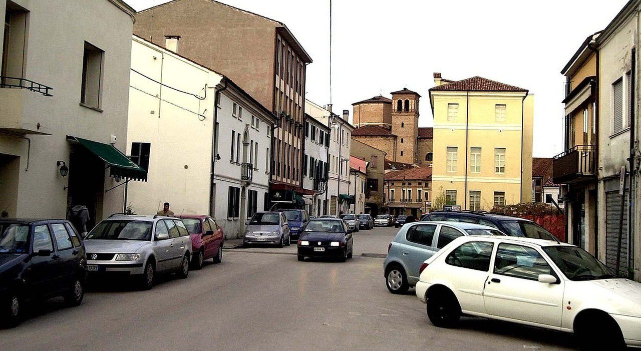 Rovigo, uomo pestato in centro e tentato furto in casa nella notte