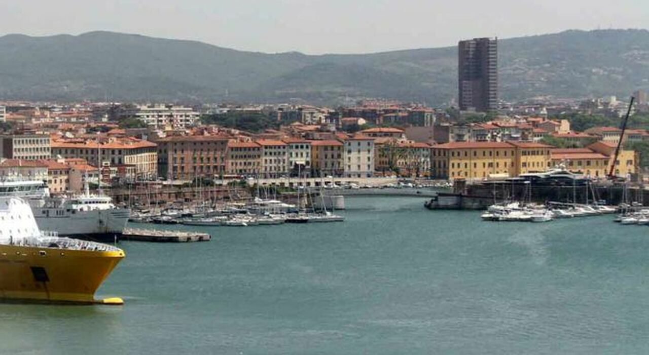 Scontro tra yacht e pilotina a Livorno, muore marittimo di 30 anni Scontro tra yacht e pilotina a Livorno, muore marittimo di 30 anni