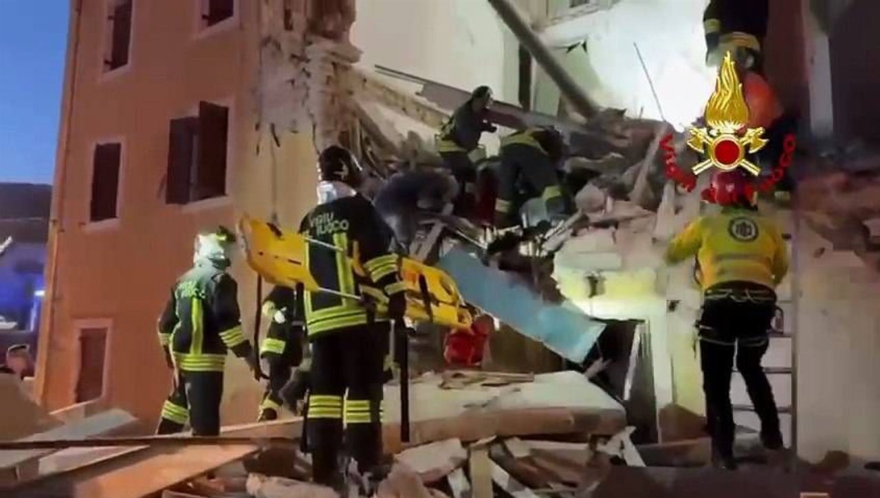 Crollo a Prun di Negrar, esplosione di gas distrugge palazzina
