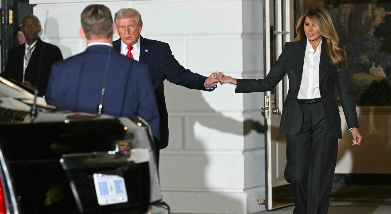 Melania Trump al Congresso con completo grigio e famiglia al completo