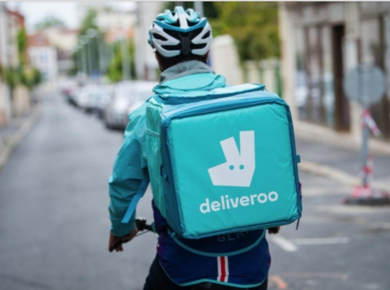 Milano, Deliveroo sotto controllo giudiziario per sfruttamento dei rider