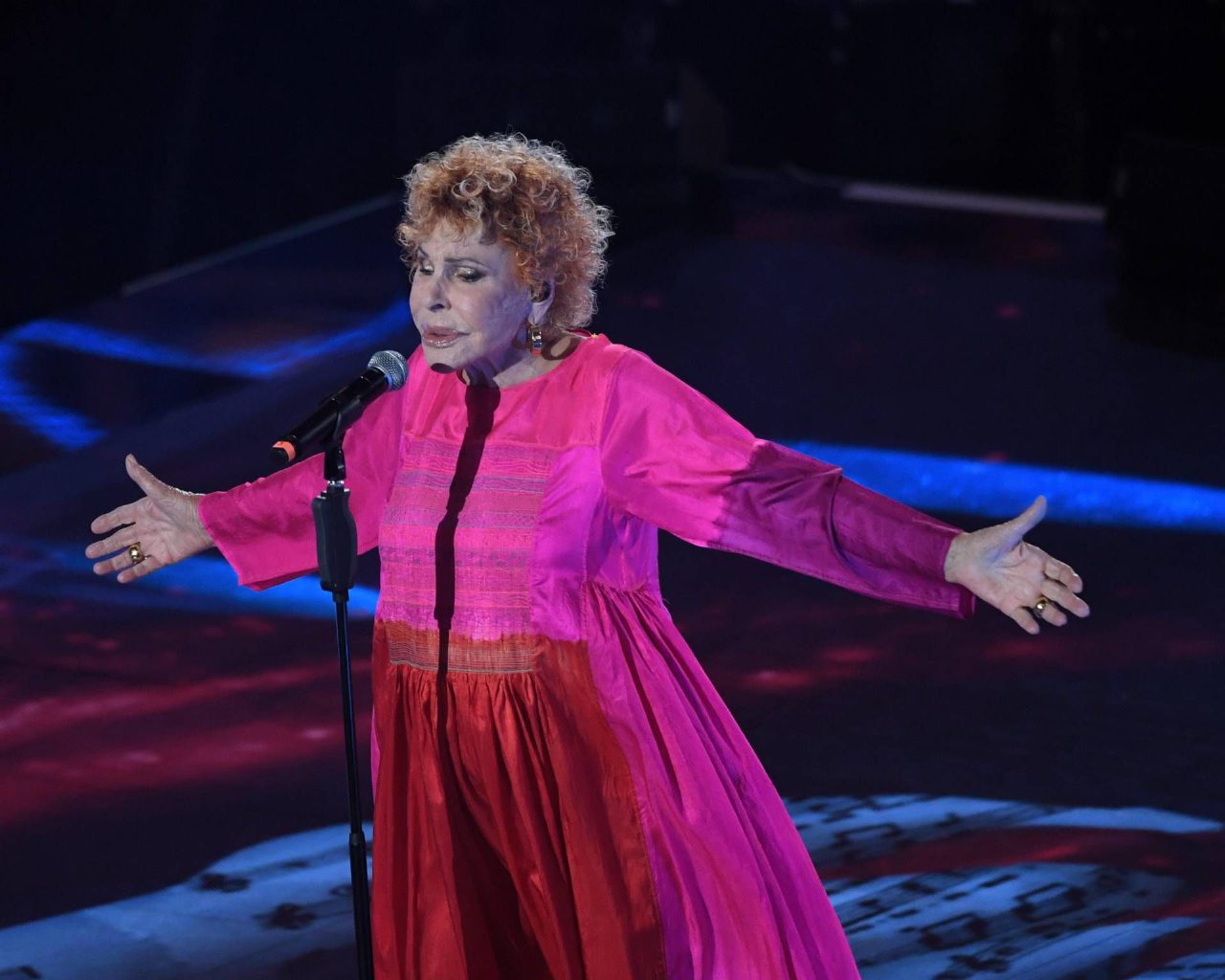 Sanremo 2026 rende omaggio a Ornella Vanoni con Camilla Ardenzi sul palco