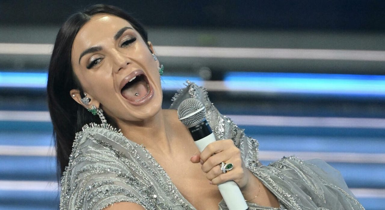 Elettra Lamborghini a Sanremo tra notti insonni e scelta di rinunciare al sesso Elettra Lamborghini a Sanremo tra notti insonni e scelta di rinunciare al sesso