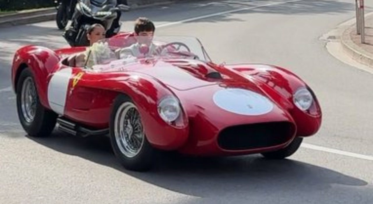 Charles Leclerc sposa Alexandra Saint Mleux a Monaco e celebra su Ferrari Testarossa Charles Leclerc sposa Alexandra Saint Mleux a Monaco e celebra su Ferrari Testarossa