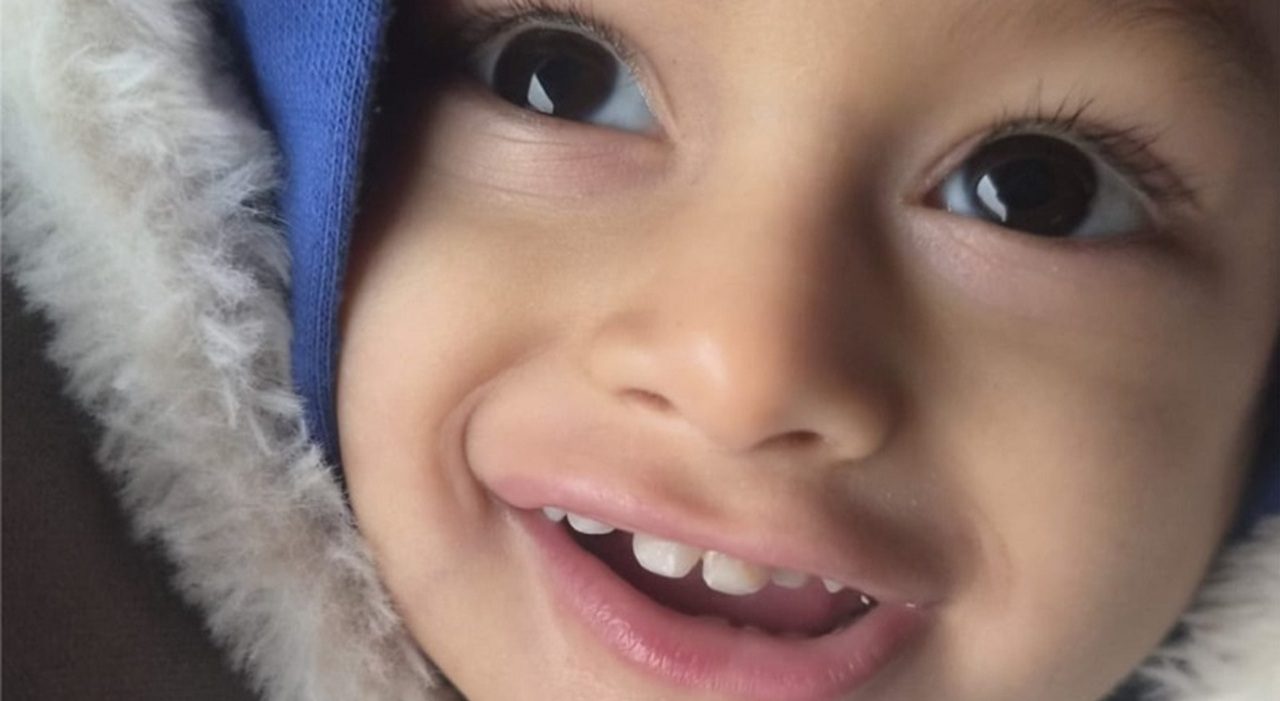 Gabriele Da Fies morto a 2 anni per una malattia rara, commosso addio a Valle di Cadore