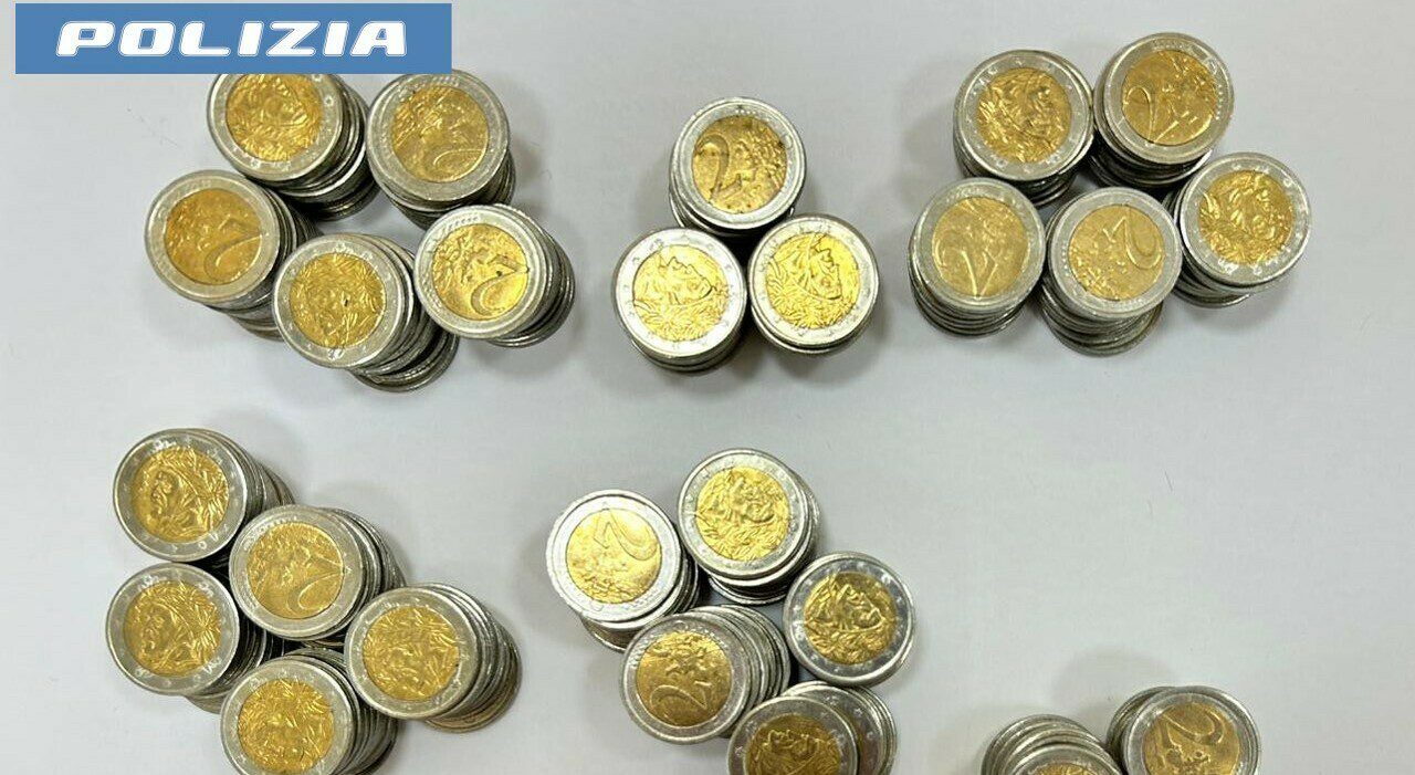 Acireale, paga la spesa con monete false da 2 euro scoperto alla cassa