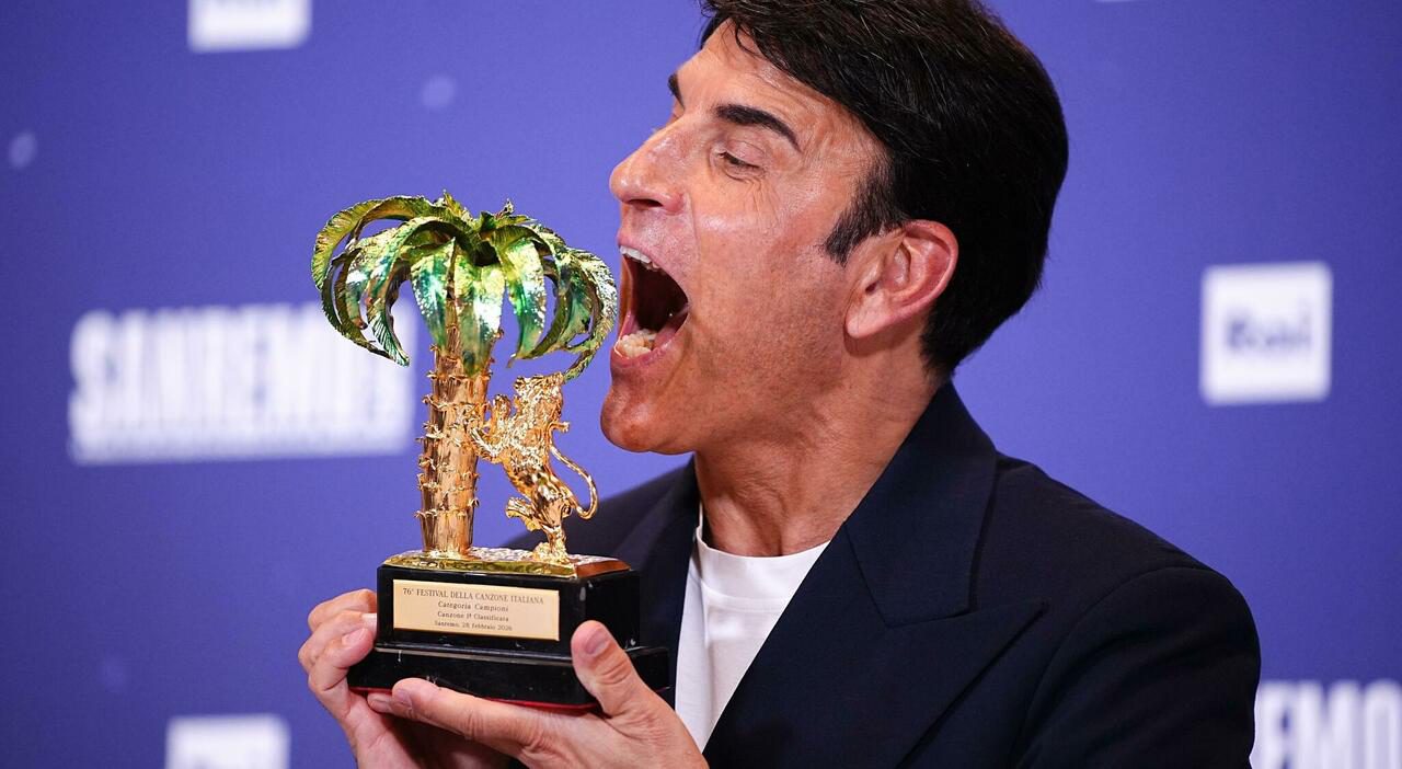 Sal Da Vinci trionfa a Sanremo con Per sempre sì e dedica la vittoria a Napoli