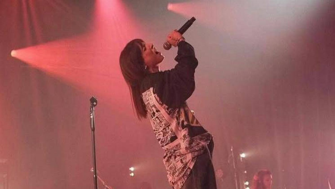 Angelina Mango torna in concerto a Roma e Maria De Filippi applaude la sua ex allieva