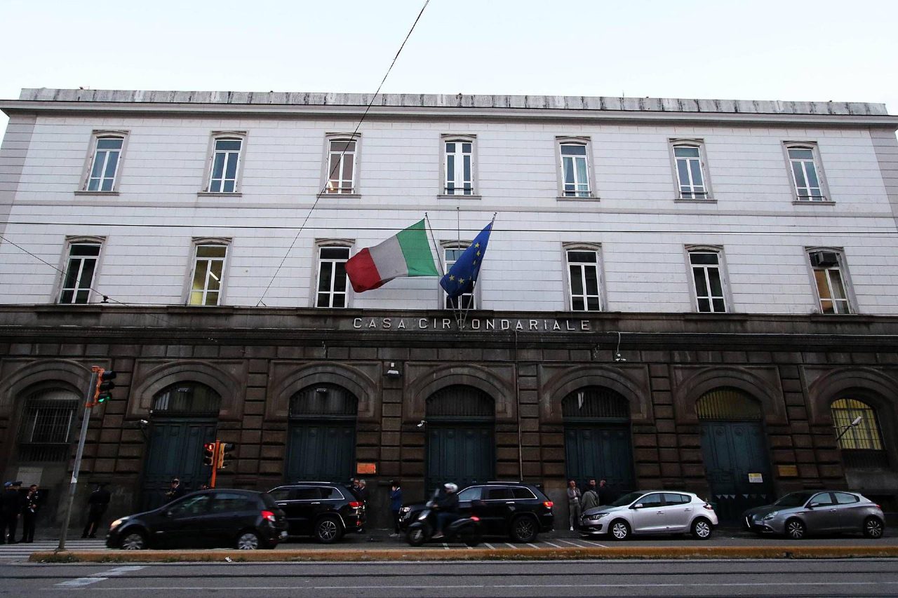Napoli, donna accoltellata su autobus della linea C32: arrestato uomo di 39 anni